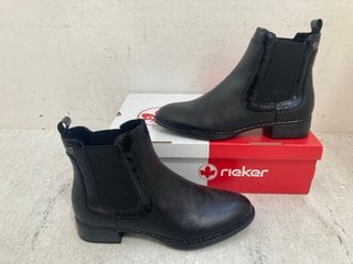 Lot 636  
            Marchington SR14 - Parcel Delivery Only 
                
RIEKER ELASTICATED CHELSEA BOOTS IN BLACK - EU SIZE 39: LOCATION - G13