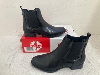 Lot 637  
            Marchington SR14 - Parcel Delivery Only 
                
RIEKER ELASTICATED CHELSEA BOOTS IN BLACK - EU SIZE 41: LOCATION - G13