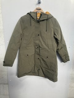 Lot 667  
            Marchington SR14 - Parcel Delivery Only 

                
TRETORN EXPLORER FIELD PARKA - KALAMATA - SIZE SMALL - ORIGINAL RRP £220: LOCATIO...