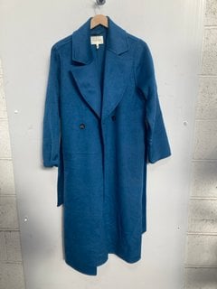Lot 668  
            Marchington SR14 - Parcel Delivery Only 

                
PHASE EIGHT DARCY DOUBLE FACED WOOL SMART COAT IN TEAL - SIZE SMALL - ORIGINAL RR...
