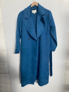 Lot 669  
            Marchington SR14 - Parcel Delivery Only 

                
PHASE EIGHT DARCY DOUBLE FACED WOOL SMART COAT IN TEAL - SIZE MEDIUM - ORIGINAL R...
