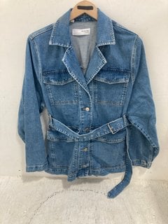 Lot 679  
            Marchington SR14 - Parcel Delivery Only 
                
SELECTED FEMME ELLEN STUDIO LONG SLEEVE JACKET - LIGHT BLUE DENIM - SIZE 36 - ORI...