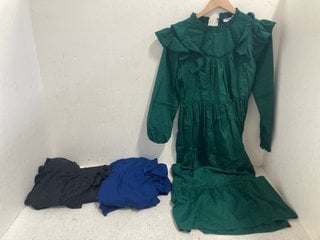 Lot 680  
            Marchington SR14 - Parcel Delivery Only 
                
3 X FINERY LONDON ADELA COTTON MIDI DRESSES IN INDIGO/GREEN/BLACK - UK SIZE 10 - ...