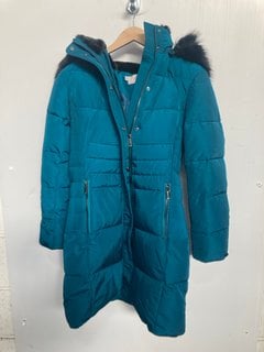 Lot 682  
            Marchington SR14 - Parcel Delivery Only 
                
HOBBS LONDON JAYMIE PUFFER COAT - KYANITE GREEN - UK SIZE 12 - ORIGINAL RRP £199:...