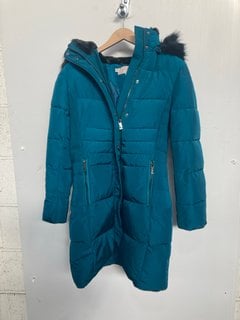Lot 683  
            Marchington SR14 - Parcel Delivery Only 
                
HOBBS LONDON JAYMIE PUFFER COAT - KYANITE GREEN - UK SIZE 10 - ORIGINAL RRP £199:...