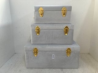 Lot 688  
            Marchington SR14 - Parcel Delivery Only 
                
BUNDLEBERRY BY AMANDA HOLDEN SET OF 3 VELVET TOUCH TRUNKS: LOCATION - G10