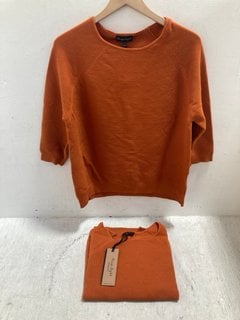Lot 694  
            Marchington SR14 - Parcel Delivery Only 
                
2 X PHASE EIGHT ARIAH RIBBED JUMPERS IN ORANGE - SIZE MEDIUM - COMBINED ORIGINAL ...