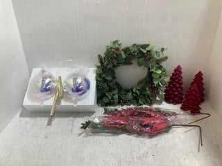 Lot 703  
            Marchington SR14 - Parcel Delivery Only 

                
QTY OF ASSORTED HOUSEHOLD DECOR TO INCLUDE PRE-LIT CHRISTMAS WREATH: LOCATION - G9