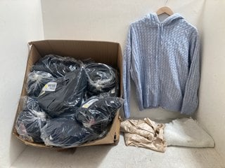Lot 706  
            Marchington SR14 - Parcel Delivery Only 

                
QTY OF ASSORTED WOMENS CLOTHING/NIGHTWEAR IN VARIOUS SIZES TO INCLUDE MONSOON BEL...