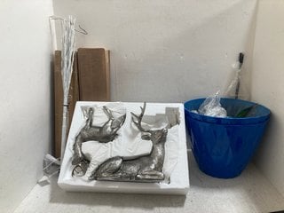 Lot 708  
            Marchington SR14 - Parcel Delivery Only 

                
QTY OF ASSORTED HOUSEHOLD DECOR TO INCLUDE HOME STORIES SET OF 2 STAG DECORATIONS...