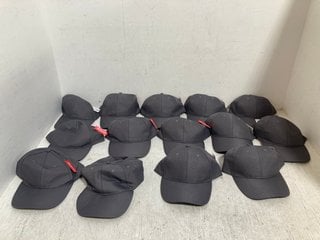 Lot 710  
            Marchington SR14 - Parcel Delivery Only 

                
QTY OF RESULT HARDWEAR CAPS IN GREY: LOCATION - G8