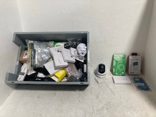 Lot 712  
            Marchington SR14 - Parcel Delivery Only 

                
QTY OF ASSORTED TECH ITEMS TO INCLUDE MINUTE ONE SCREEN CLEANER & LIQUID SCREEN P...