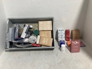 Lot 713  
            Marchington SR14 - Parcel Delivery Only 

                
QTY OF ASSORTED BEAUTY ITEMS TO INCLUDE PACK OF 3 REVLON COLOR EXCEL GLOSS GLOW-I...