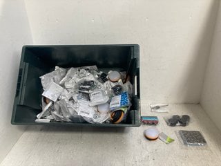 Lot 730  
            Marchington SR14 - Parcel Delivery Only 

                
QTY OF ASSORTED ITEMS TO INCLUDE MOUNTAIN WAREHOUSE CAMPING MINI LANTERN: LOCATIO...