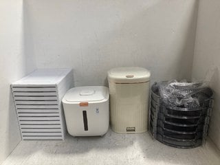 Lot 734  
            Marchington SR14 - Parcel Delivery Only 

                
5 X ASSORTED KITCHEN ITEMS TO INCLUDE DUKE CEREAL/RICE CONTAINER IN WHITE: LOCATI...
