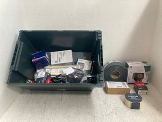 Lot 764  
            Marchington SR14 - Parcel Delivery Only 

                
QTY OF ASSORTED HARDWARE & ACCESSORIES TO INCLUDE BRITISH GENERAL STORM WEATHERPR...