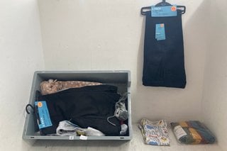 Lot 769  
            Marchington SR14 - Parcel Delivery Only 

                
QTY OF ASSORTED KIDS CLOTHING IN VARIOUS SIZES TO INCLUDE M&S PACK OF 2 SLIM LEG ...