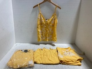 Lot 778  
            Marchington SR14 - Parcel Delivery Only 

                
4 X ROCKETT ST GEORGE WOMENS CLOTHING IN SIZE UK 12/M TO INCLUDE FLORAL EMBROIDER...