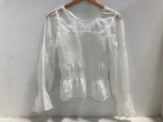 Lot 787  
            Marchington SR14 - Parcel Delivery Only 

                
ALL SAINTS PAMELA TOP IN SNOW WHITE - UK SIZE 6 - ORIGINAL RRP £159: LOCATION - G5