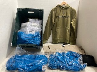 Lot 790  
            Marchington SR14 - Parcel Delivery Only 

                
QTY OF ASSORTED MENS CLOTHING IN VARIOUS SIZES TO INCLUDE CLOSURE LONDON RIPSTOP ...