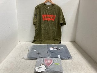 Lot 794  
            Marchington SR14 - Parcel Delivery Only 

                
4 X ASSORTED MENS CLOTHING IN SIZE LARGE TO INCLUDE LEVIS S/S TEE IN KHAKI: LOCAT...