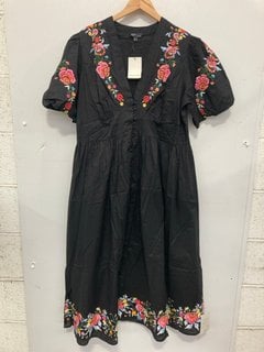 Lot 797  
            Marchington SR14 - Parcel Delivery Only 

                
NOBODY'S CHILD STARLIGHT EMBROIDERED MIDI DRESS IN BLACK - UK SIZE 18 - ORIGINAL ...