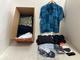 Lot 809  
            Marchington SR14 - Parcel Delivery Only 

                
QTY OF ASSORTED MENS CLOTHING IN VARIOUS SIZES TO INCLUDE LONSDALE TEE IN GEO BLU...
