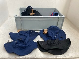 Lot 813  
            Marchington SR14 - Parcel Delivery Only 

                
QTY OF ASSORTED CLOTHING ACCESSORIES TO INCLUDE BEECHFIELD UPF50+ SUN PROTECTION ...