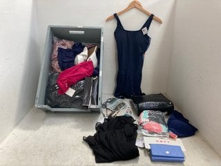 Lot 826  
            Marchington SR14 - Parcel Delivery Only 
                
QTY OF ASSORTED WOMENS CLOTHING & ACCESSORIES IN VARIOUS SIZES TO INCLUDE MOUNTAI...