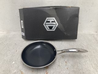 Lot 828  
            Marchington SR14 - Parcel Delivery Only 
                
HEXCLAD 8" HYBRID PAN(20CM) - ORIGINAL RRP £129: LOCATION - G2