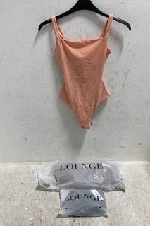 Lot 833  
            Marchington SR14 - Parcel Delivery Only 
                
3 X ASSORTED WOMENS CLOTHING/UNDERWEAR IN VARIOUS SIZES TO INCLUDE SKIMS FITS EVE...