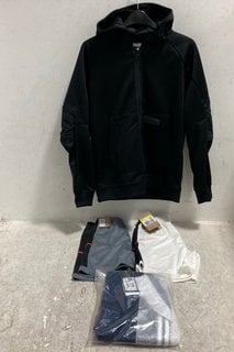 Lot 834  
            Marchington SR14 - Parcel Delivery Only 
                
4 X ASSORTED KIDS SPORTSWEAR TO INCLUDE NIKE DRI-FIT SHORTS IN GREY - SIZE SMALL:...