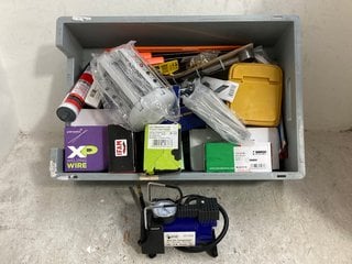 Lot 846  
            Marchington SR14 - Parcel Delivery Only 
                
QTY OF ASSORTED HARDWARE & ACCESSORIES TO INCLUDE 2 X HYFIVE WIRELESS DETECTOR SE...