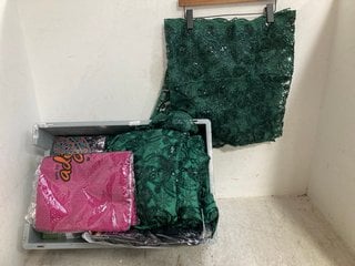 Lot 848  
            Marchington SR14 - Parcel Delivery Only 

                
QTY OF ASSORTED WOMENS CLOTHING IN VARIOUS SIZES & STYLES: LOCATION - G1A