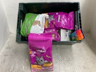 Lot 851  
            Marchington SR14 - Parcel Delivery Only 

                
QTY OF ASSORTED PET ITEMS TO INCLUDE WHISKAS 1.9KG CHICKEN CAT FOOD - BBE 12.2026...