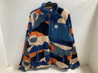 Lot 863  
            Marchington SR14 - Parcel Delivery Only 

                
PASSENGER OFF-ROAD RECYCLED SHERPA FLEECE - VISTA PATCHWORK DARK DENIM - SIZE MED...