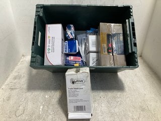 Lot 872  
            Marchington SR14 - Parcel Delivery Only 

                
QTY OF ASSORTED VEHICLE ITEMS TO INCLUDE HYFIVE TRAILER HITCH LOCK: LOCATION - G1