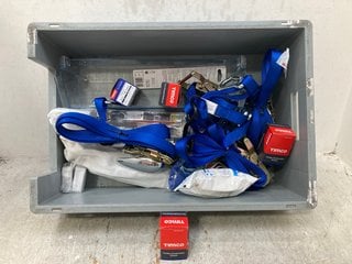 Lot 899  
            Marchington SR14 - Parcel Delivery Only 

                
QTY OF ASSORTED HARDWARE & ACCESSORIES TO INCLUDE BOX OF TIMCO 8 X 1 WOOD SCREWS:...