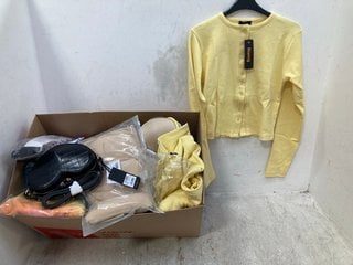 Lot 903  
            Marchington SR14 - Parcel Delivery Only 
                
QTY OF ASSORTED WOMENS CLOTHING IN VARIOUS SIZES TO INCLUDE RIBBED BUTTON THROUGH...