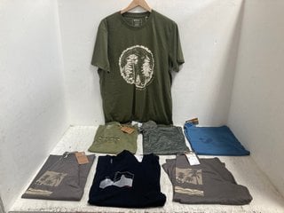 Lot 908  
            Marchington SR14 - Parcel Delivery Only 
                
QTY OF ASSORTED MOUNTAIN WAREHOUSE CLOTHING TO INCLUDE OFF THE BEATEN TRACK TEE I...