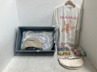 Lot 912  
            Marchington SR14 - Parcel Delivery Only 
                
QTY OF ASSORTED WOMENS CLOTHING IN VARIOUS SIZES TO INCLUDE MOUNTAIN WAREHOUSE EX...