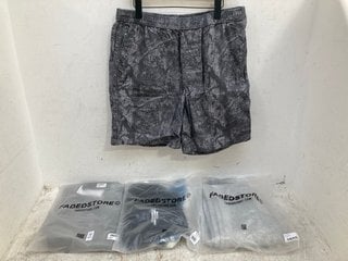 Lot 922  
            Marchington SR14 - Parcel Delivery Only 
                
4 X ASSORTED FADED MENS CLOTHING IN VARIOUS SIZES TO INCLUDE EVERYDAY JEANS IN GR...