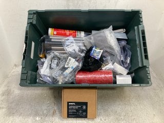 Lot 932  
            Marchington SR14 - Parcel Delivery Only 
                
QTY OF ASSORTED HARDWARE & ACCESSORIES TO INCLUDE SWIRL TRADITIONAL CHROME BASIN ...