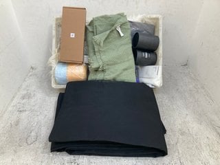 Lot 934  
            Marchington SR14 - Parcel Delivery Only 
                
QTY OF ASSORTED GENERAL ITEMS TO INCLUDE 2 X MAKESTER LUXURY HAND POURED SOY WAX ...