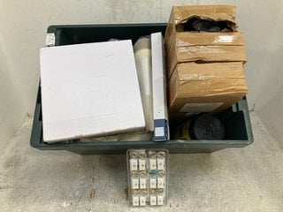 Lot 938  
            Marchington SR14 - Parcel Delivery Only 
                
QTY OF ASSORTED ITEMS TO INCLUDE QUANTUM QUARTZ 2500 CLOCK: LOCATION - F2