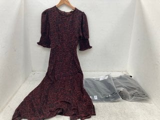 Lot 973  
            Marchington SR14 - Parcel Delivery Only 

                
3 X ASSORTED WOMENS CLOTHING IN SIZE SMALL TO INCLUDE SARTA EMMY BLACK LACE COTTO...