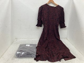 Lot 974  
            Marchington SR14 - Parcel Delivery Only 

                
2 X SARTA HAZEL TEA DRESSES IN RED LEOPARD PRINT - SIZE MEDIUM: LOCATION - F4