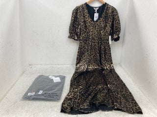 Lot 975  
            Marchington SR14 - Parcel Delivery Only 

                
SARTA BLACK LACE COTTON BLOUSE - SIZE MEDIUM TO INCLUDE SARTA ELISE LEOPARD PRINT...