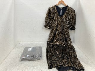 Lot 977  
            Marchington SR14 - Parcel Delivery Only 

                
2 X SARTA ELISE LEOPARD PRINT V-NECK TEA DRESSES - SIZE LARGE: LOCATION - F4