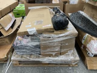 Lot 121  
            Marchington SR18 - Delivery or Collection 
                
PALLET OF ASSORTED OUTDOOR ITEMS TO INCLUDE SLIMLINE STEP LADDER IN PINK: LOCATIO...